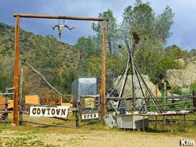An offbeat and semi-rundown cowboy memorial and library owned and created by Paul de Fonville. Fonville is a former cowboy and champion rodeo performer. His dream is to educate and share what life was like as a cowboy and rancher. The site houses books and cowboy and Western memorabilia collected by Fonville over the years.