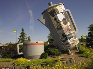 World's Largest Coffee Pot and Mug in Davidson, Saskatchewan 