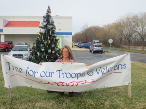 Outside Kendalls, with their fab tree. Possibly the best American hardware store ever.