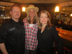 The best place to eat in Ellicott City, and have drinkiepoos. With Lexi and Matt.