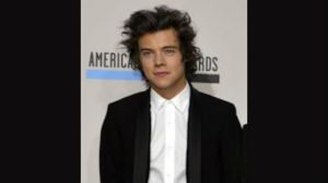 The kiss of a British pop star....